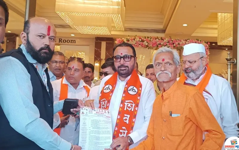 आरोग्य विभागाच्या समस्या सोडवण्यासाठी केंद्रीयमंत्री प्रतापराव जाधव यांना शिवसेना वैद्यकीय मदत कक्षाचे निवेदन आरोग्य विभागाच्या समस्या सोडवण्यासाठी केंद्रीयमंत्री प्रतापराव जाधव यांना शिवसेना वैद्यकीय मदत कक्षाचे निवेदन