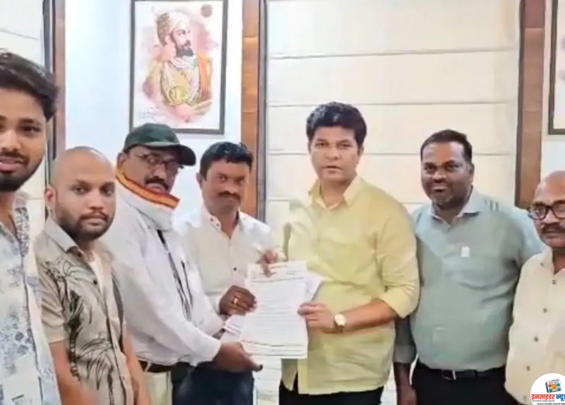 चौधरी हॉस्पिटल ते चंद्रमनी मार्गावर स्पीडब्रेकर लावा-नगरसेवक अनिल सूर्यवंशी चौधरी हॉस्पिटल ते चंद्रमनी मार्गावर स्पीडब्रेकर लावा-नगरसेवक अनिल सूर्यवंशी