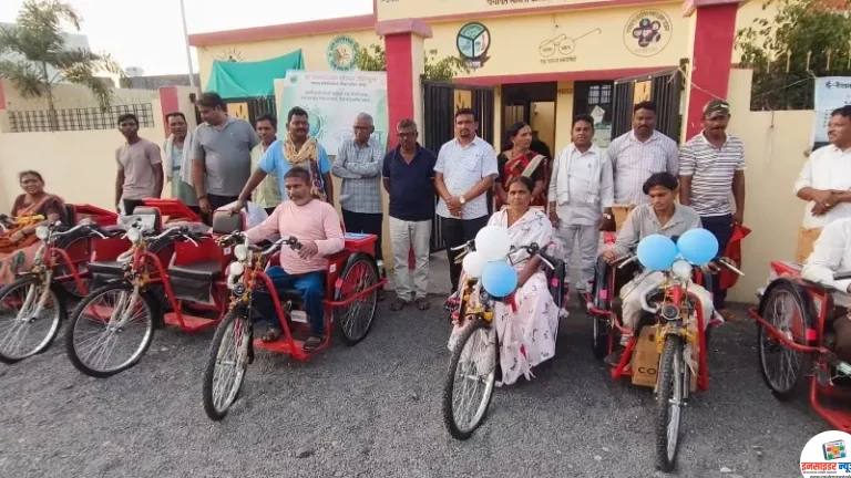 घोरपड ग्रामपंचायत च्या वतीने दहा दिव्यांग लाभार्थ्यांना ट्रायसिकलचे वितरण