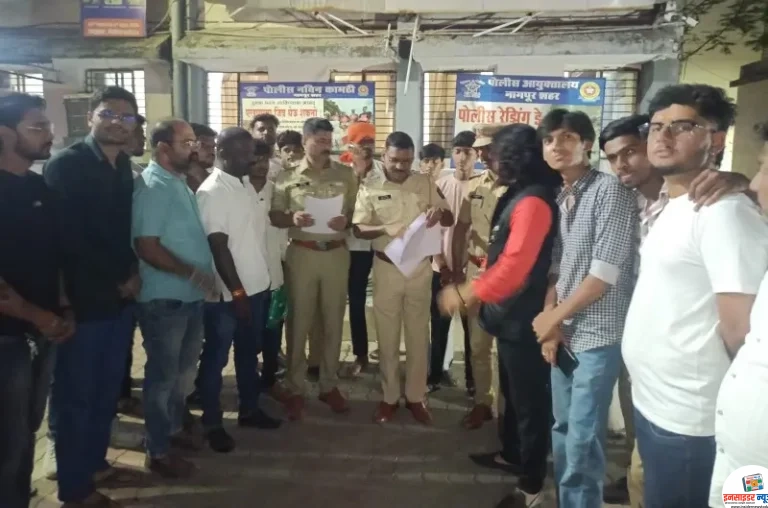 बैठक सुरु असतांना गौरक्षक पोहोचले निवेदन घेऊन