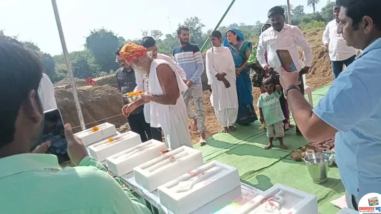 गट ग्रा पं धर्मापुरी अंतर्गत येत असलेल्या सुर संगम ईजनी येथे खाटू श्याम बाबांच्या भव्य दिव्य मंदिर बांधकामाचे शिलापूजनाचा मंगल सोहळा थाटात