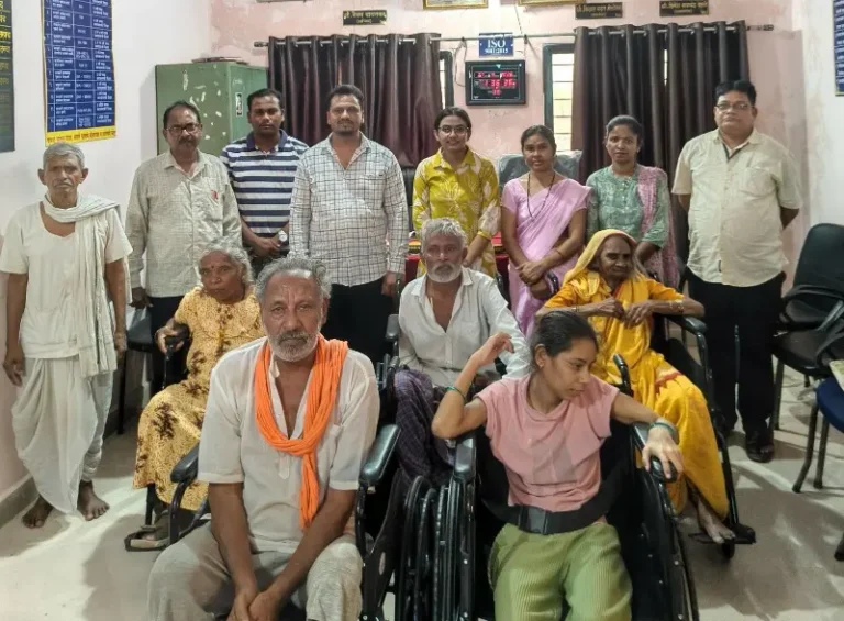 गट ग्रामपंचायत बोरी(घिवारी) येथे पॅरालीसीस रुग्णांना व्हीलचेअरच्या वाटपासह इतरही विविध उपक्रमांचे आयोजन