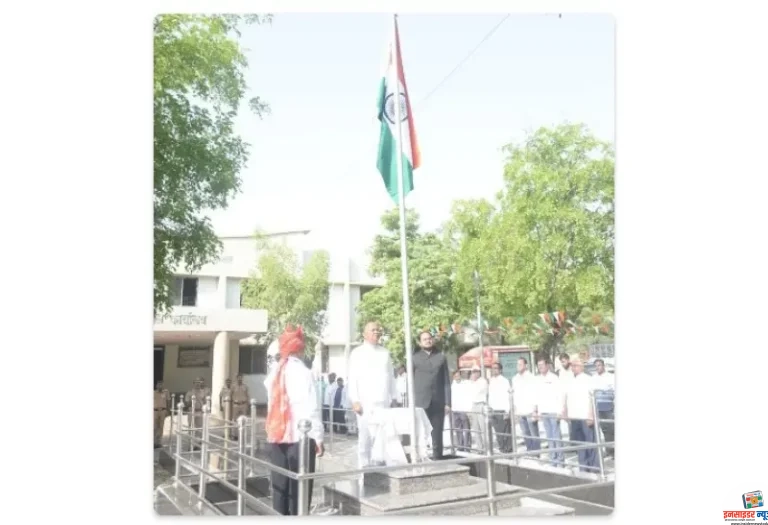 कळमेश्वर तहसील कार्यालयात महाराष्ट्र दिन उत्साहात साजरा