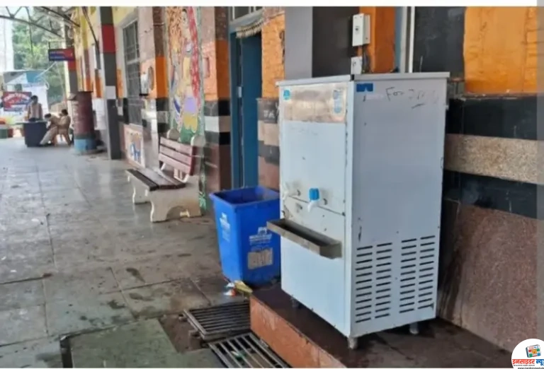 शोपीस बना वाटर कूलर, यात्री परेशान