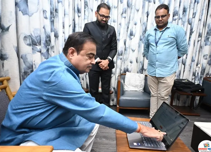 केंद्रीय मंत्री नितीन गडकरी अन् महापौर निता ठाकरे यांनी “स्व गणना” करीत नोंदविला जनगणनेत सहभाग केंद्रीय मंत्री नितीन गडकरी अन् महापौर निता ठाकरे यांनी “स्व गणना” करीत नोंदविला जनगणनेत सहभाग