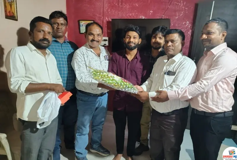 जिद्दीला कष्टाची जोड: झोपडपट्टीतील सुपुत्राची ‘लोकोपायलट’ पदी झेप ! जिद्दीला कष्टाची जोड: झोपडपट्टीतील सुपुत्राची ‘लोकोपायलट’ पदी झेप !