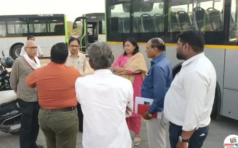 परिवहन व्यवस्थापक डॉ. वासनकर यांनी केले खापरी डेपो व शहर बस निवान्याचे निरीक्षण
