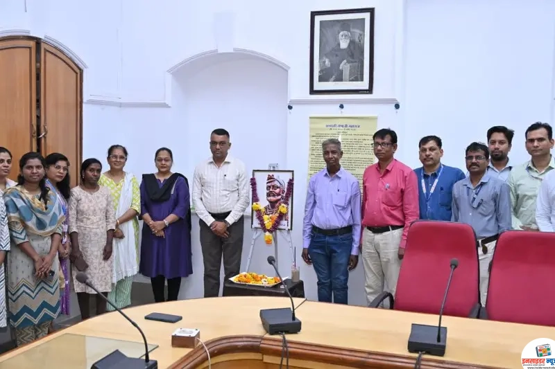 विभागीय आयुक्त कार्यालयात छत्रपती संभाजी महाराज यांना अभिवादन विभागीय आयुक्त कार्यालयात छत्रपती संभाजी महाराज यांना अभिवादन