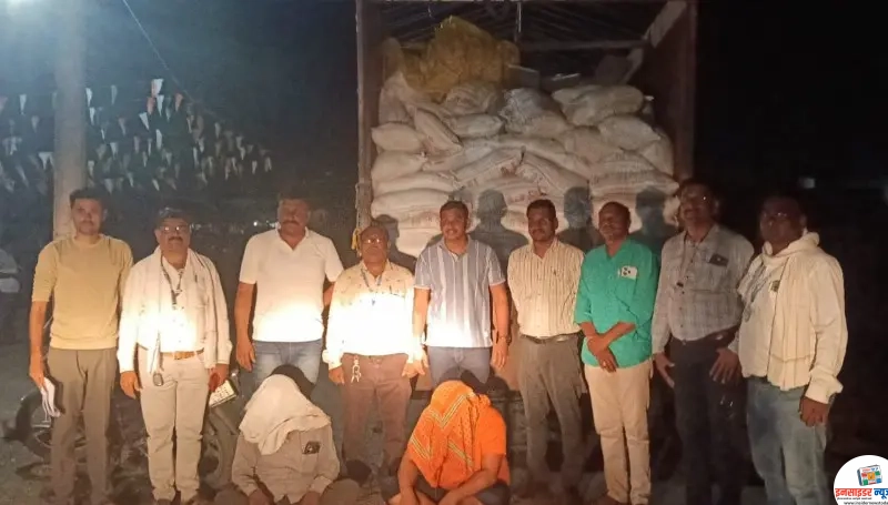 ढाणकी येथे कृषी विभागाची अनधिकृत खत साठ्यावर धडक कारवाई; १५.४२ लाखांचा मुद्देमाल जप्त ढाणकी येथे कृषी विभागाची अनधिकृत खत साठ्यावर धडक कारवाई; १५.४२ लाखांचा मुद्देमाल जप्त