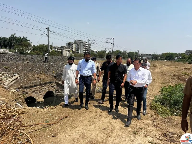 नाल्यांच्या स्वच्छतेसाठी मनपा आणि रेल्वे प्रशासनाचा संयुक्त दौरा नाल्यांच्या स्वच्छतेसाठी मनपा आणि रेल्वे प्रशासनाचा संयुक्त दौरा
