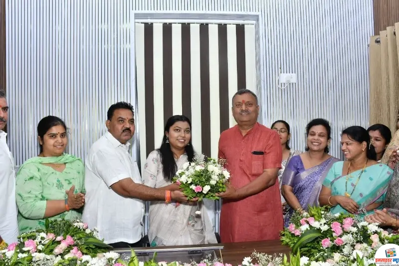 दुर्बल घटक समिती सभापती हत्तीठेले यांनी स्विकारला पदभार दुर्बल घटक समिती सभापती हत्तीठेले यांनी स्विकारला पदभार