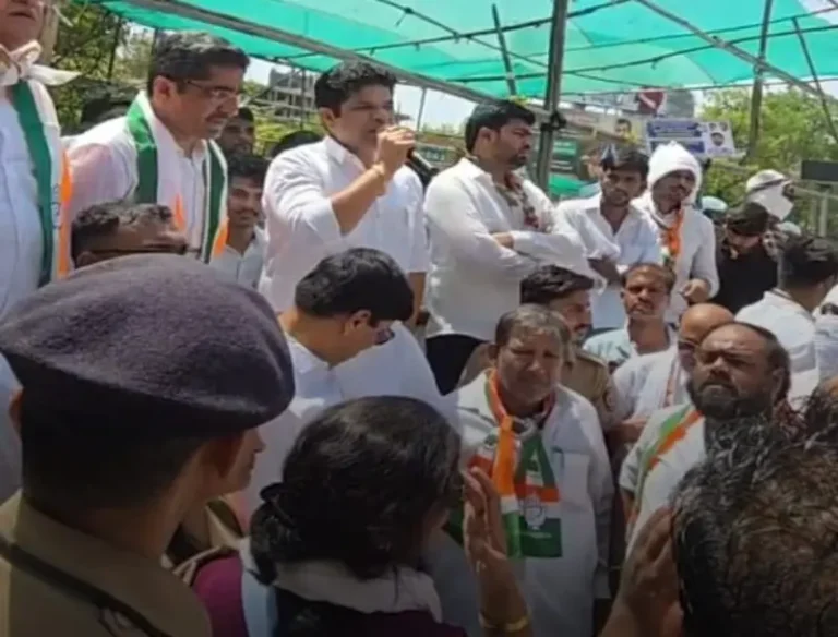 ईंधन मूल्यवृद्धि के खिलाफ नागपुर में कांग्रेस का उग्र प्रदर्शन, पुलिस से धक्कामुक्की