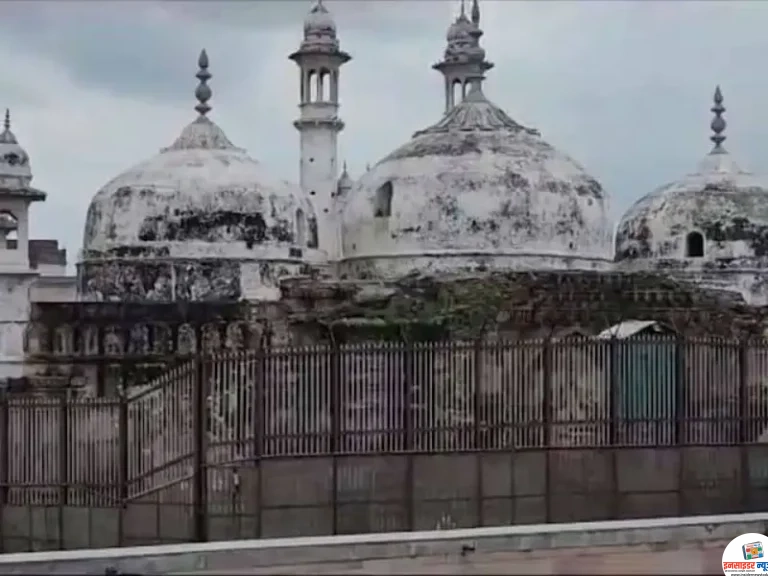मंदिर तोड़कर बनाई मस्जिद