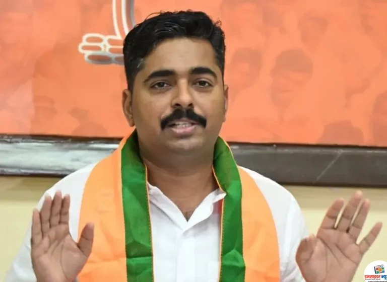 कुंभमेळ्याचा हिंदू धर्मध्वज फडकल्यामुळे संजय राऊतांचे पोट दुखू लागले