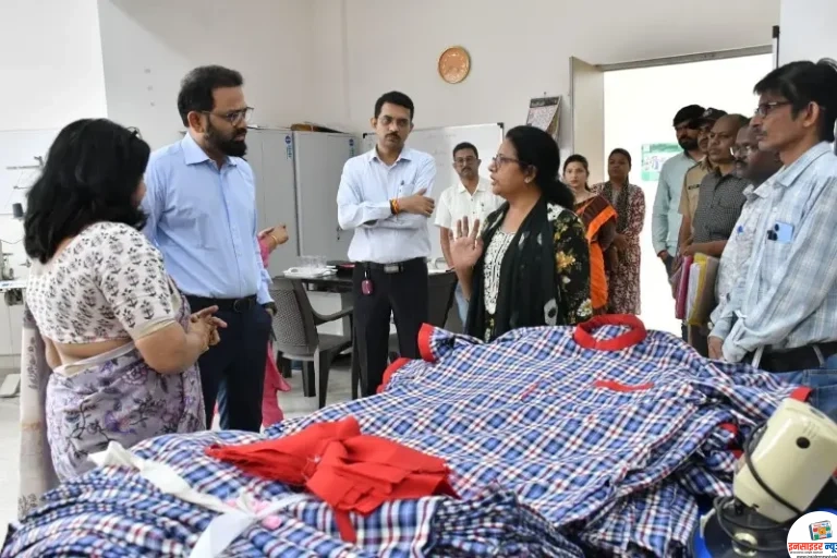 मनपाच्या कौशल्य विकास केंद्राला मनपा आयुक्तांनी दिली भेट