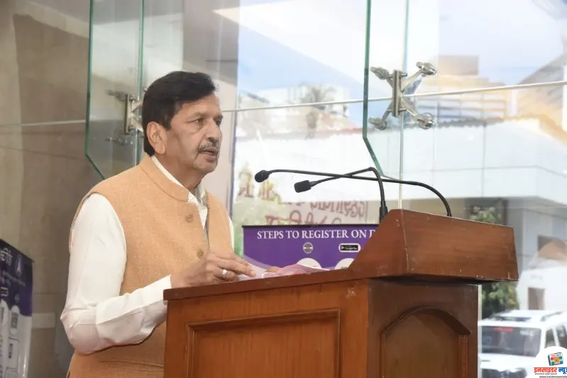 मंत्री मंगलप्रभात लोढा यांनी दिली दहशतवाद व हिंसाचार विरोधी दिनाची शपथ मंत्री मंगलप्रभात लोढा यांनी दिली दहशतवाद व हिंसाचार विरोधी दिनाची शपथ