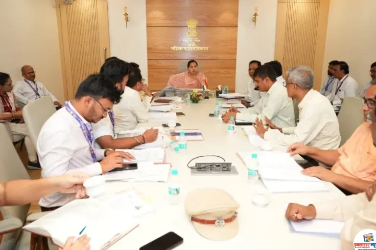 महिला व बाल विकास प्रकल्पांना गती देण्याचे मंत्री आदिती तटकरे यांचे निर्देश