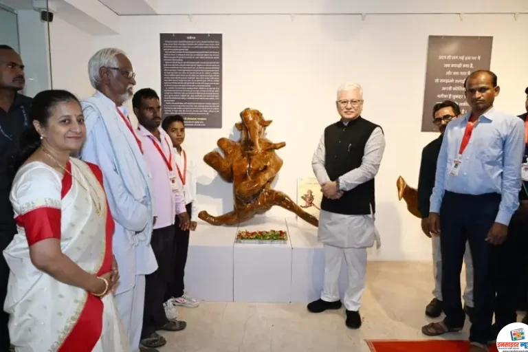 राज्यपाल जिष्णू देव वर्मा यांची दिव्यांग व अनाथ मुलांच्या काष्ठ कलाकृती प्रदर्शनाला भेट