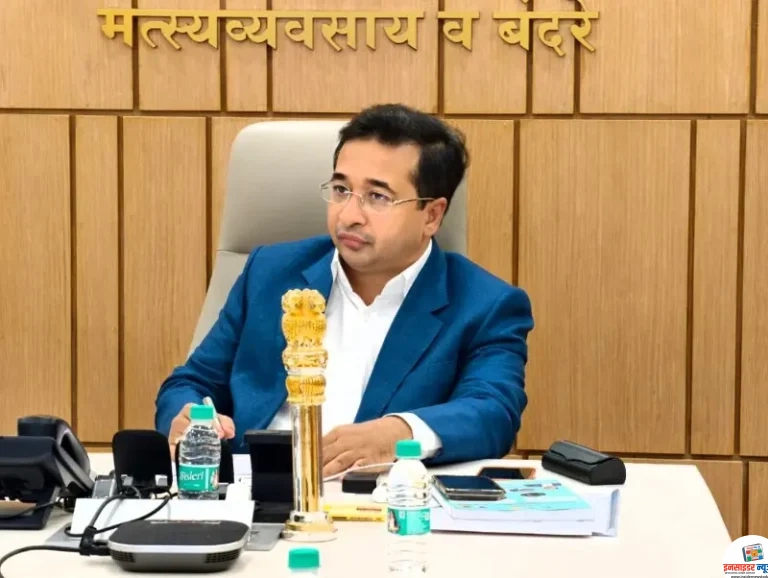 खरीप हंगामासाठी प्रशासनाने सज्ज राहावे; शेतकऱ्यांना खते-बियाणे वेळेत द्यावीत – पालक मंत्री नितेश राणे