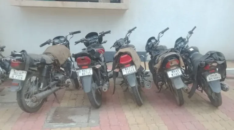 गोंडेगाव खाणीचा कोळसा दुचाकीने चोरून नेताना सात आरोपीना पकडले