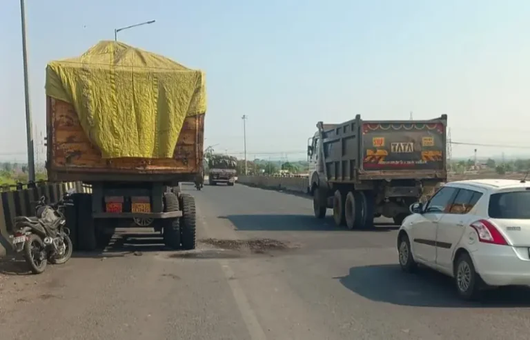 डुमरी उडाण पुलावर भीषण अपघात