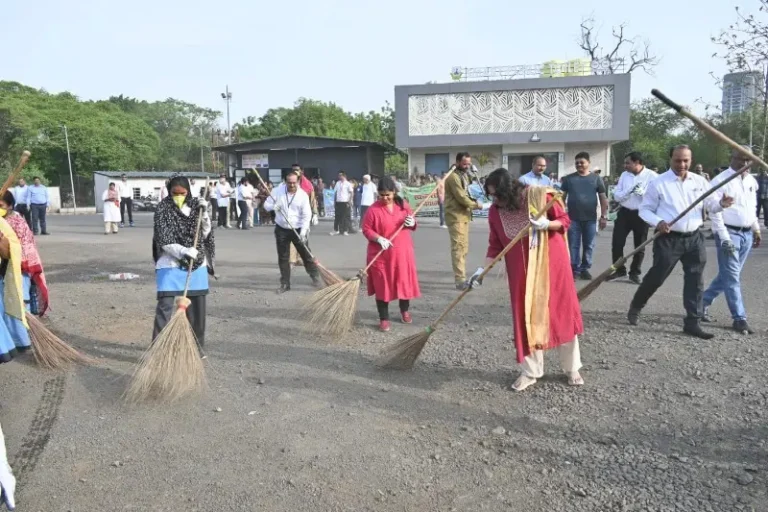 स्वच्छ बस डेपो, स्वच्छ शहर म्हणत काढली प्रभात फेरी