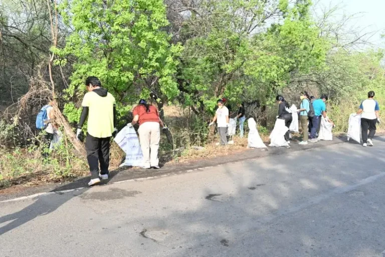 आमराई परिसर स्वच्छतेसाठी नागरिकांचा उत्स्फूर्त सहभाग