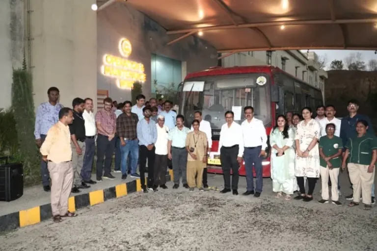 मेट्रो कर्मचारी आता सार्वजनिक वाहतुकीचा वापर करणार