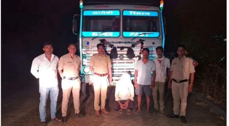 करडी पोलिसांची मोठी कारवाई; अवैध रेती वाहतूक करणारा ३० लाखांचा टिप्पर जप्त