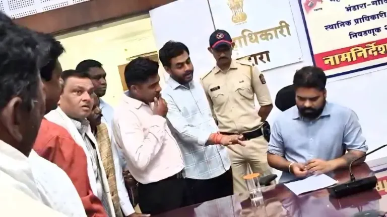 धारगाव क्षेत्रातील शेतकऱ्यांच्या वीज समस्येवर जिल्हाधिकाऱ्यांकडे धडक; मुकुंद साखरकर यांच्या नेतृत्वात निवेदन