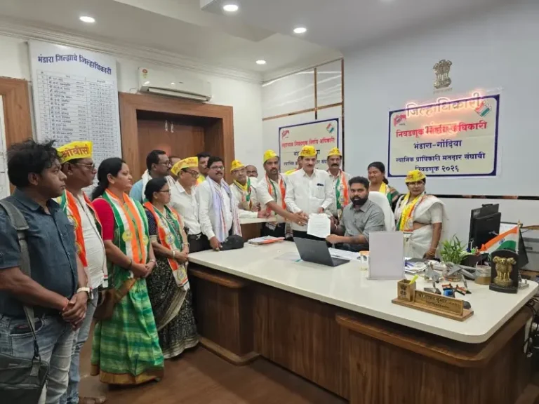 ओबीसींच्या स्वतंत्र कॉलमसाठी माजी आमदार चरणभाऊ वाघमारे मैदानात; जिल्हाधिकारी कार्यालयावर धडक 