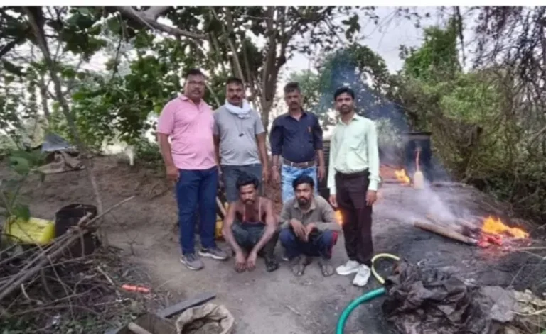 तुमसर पोलिसांची अवैध हातभट्टीवर धडक कारवाई; २ लाख ६३ हजारांचा मुद्देमाल जप्त