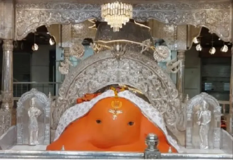  श्री गणेश मंदिर टेकडीत चांदीच्या सिंहासनाचे लोकार्पण आज