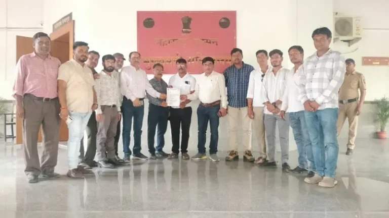 माजी खासदार कंकर मुंजारे यांच्या वक्तव्याविरोधात पवार समाज कृती समितीचे केंद्रीय गृहमंत्रालयाला निवेदन