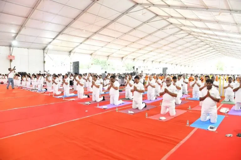 सुख शांती समाधान संस्थेतर्फे ६० ठिकाणी आंतरराष्ट्रीय योग दिन उत्साहात साजरा