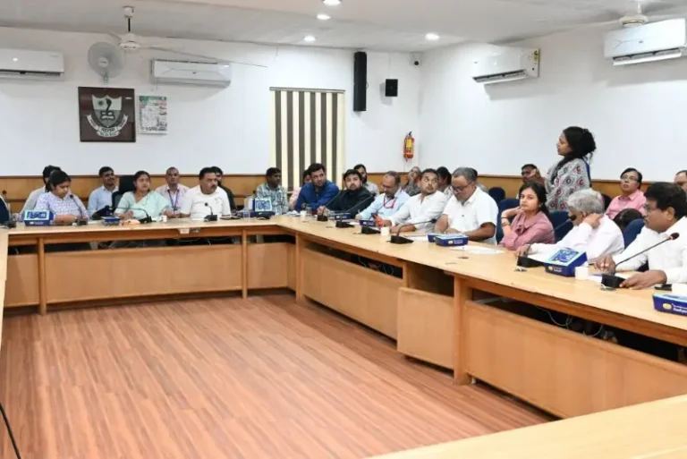 एकत्रित काम करून शहराला स्वच्छ बनवू – महापौर निता ठाकरे यांचे स्वयंसेवी संस्थांना आवाहन