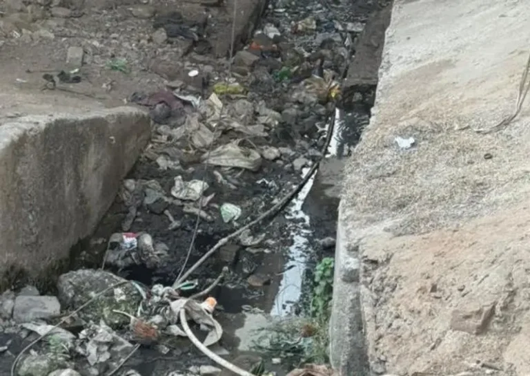मान्सूनच्या तोंडावर; नाल्यांची सफाई केव्हा!