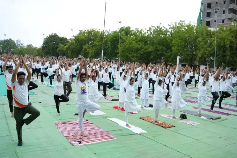 भाऊसाहेब मुळक आयुर्वेद महाविद्यालयात आंतरराष्ट्रीय योग दिन उत्साहात साजरा