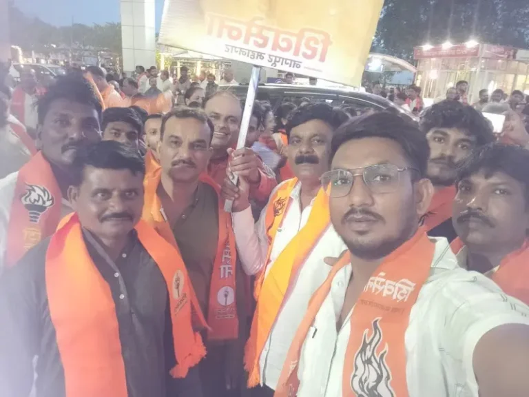 नागपूर विमानतळावर उद्धव ठाकरे यांचे कामठी शहर शिवसेनेतर्फे जल्लोषात स्वागत