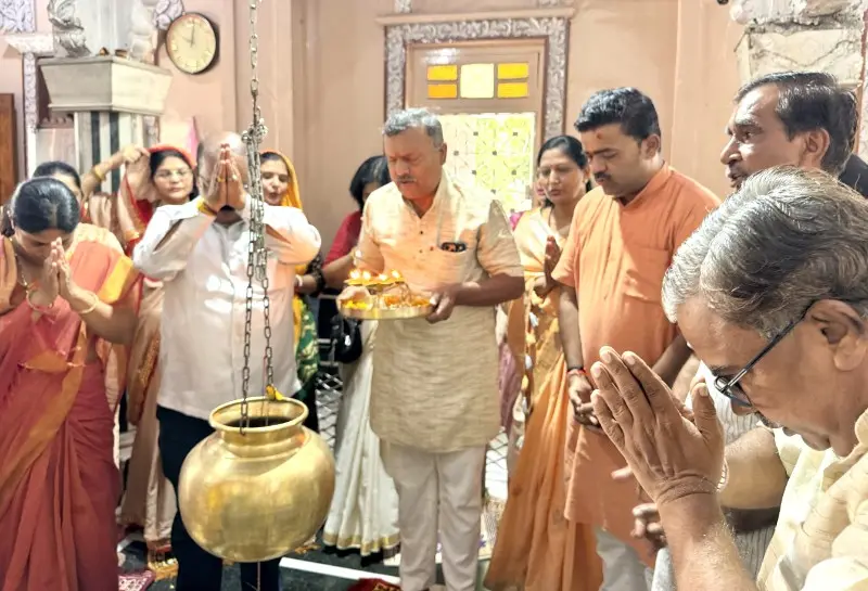 मोदी सरकारच्या द्वादश वर्षपूर्ती निमित्त कल्याणेश्वर मंदिरात महाआरतीद्वारे भाविकांनी केला शिवभक्तीचा जागर ! मोदी सरकारच्या द्वादश वर्षपूर्ती निमित्त कल्याणेश्वर मंदिरात महाआरतीद्वारे भाविकांनी केला शिवभक्तीचा जागर !