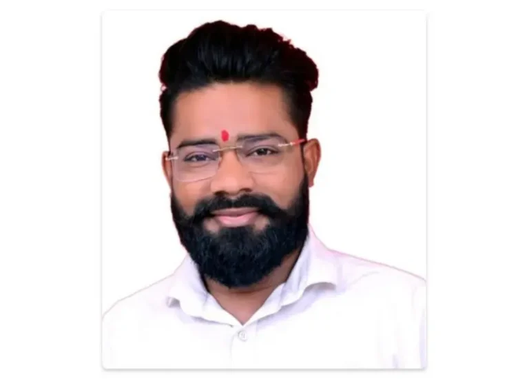 आप चे कळंबे यांच्या पाठोपाठ युवा शहराध्यक्ष शुभम मोरे यांचाही आम आदमी पार्टीला रामराम