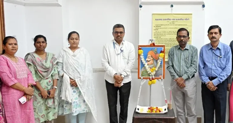 महाराणा प्रतापसिंह यांना विभागीय आयुक्त कार्यालयात अभिवादन
