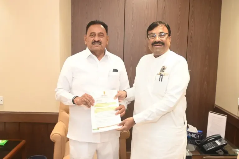 राज्यातील कर्जमाफीपासून वंचित शेतकऱ्यांच्या न्यायासाठी आ. सुधीर मुनगंटीवार सरसावले