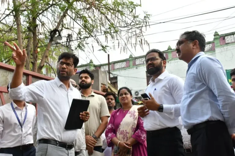 निर्माणकार्य को जल्द से जल्द पूरा करने का निर्देश
