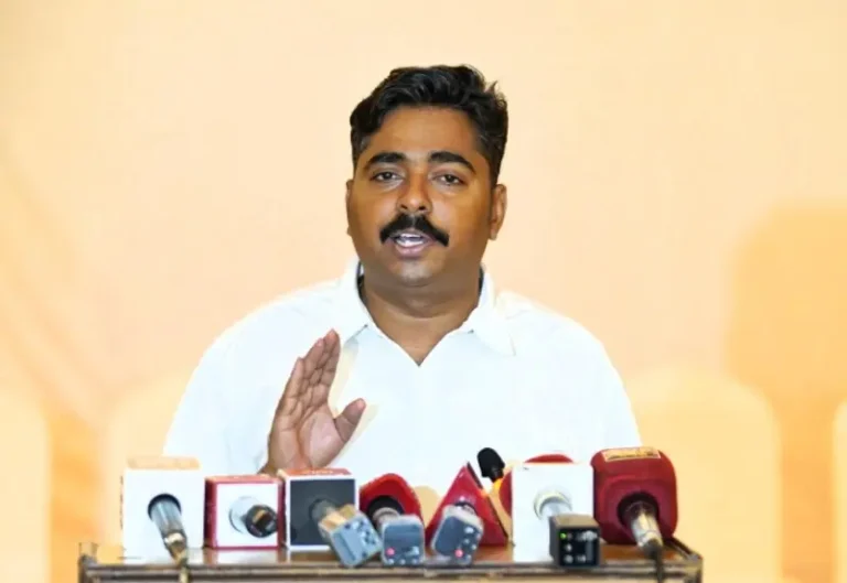 उद्धव ठाकरेंच्या शिवबंधनात बाळासाहेब ठाकरे यांच्या विचारांची ताकद उरलेली नाही