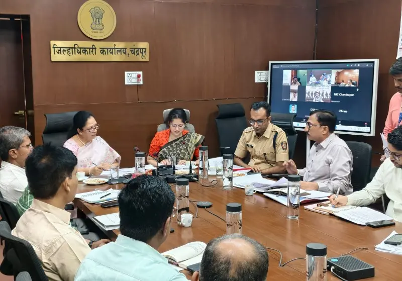 निवडणूक निरीक्षकांकडून पूर्व तयारीचा आढावा निवडणूक निरीक्षकांकडून पूर्व तयारीचा आढावा