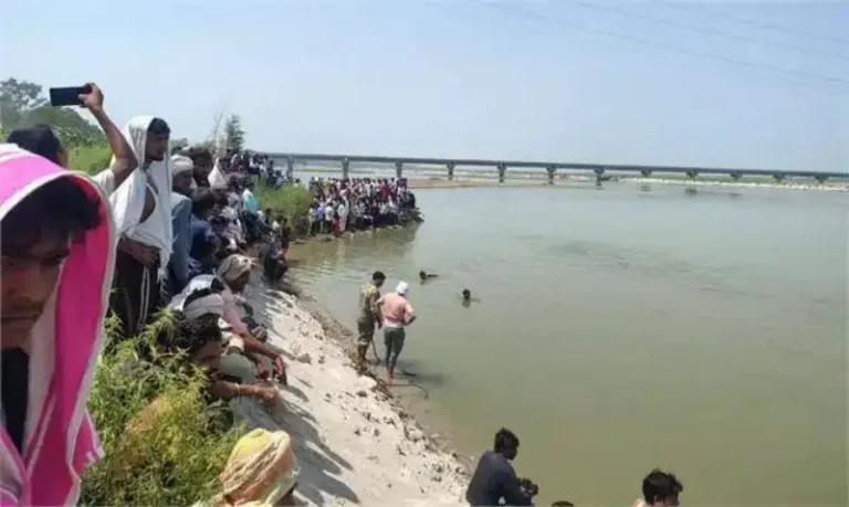 गंगा स्नान के दौरान बड़ा हादसा