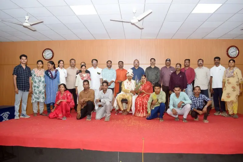 आत्मसमर्पित माओवादी सदस्यांनी बांधली विवाह गाठ आत्मसमर्पित माओवादी सदस्यांनी बांधली विवाह गाठ