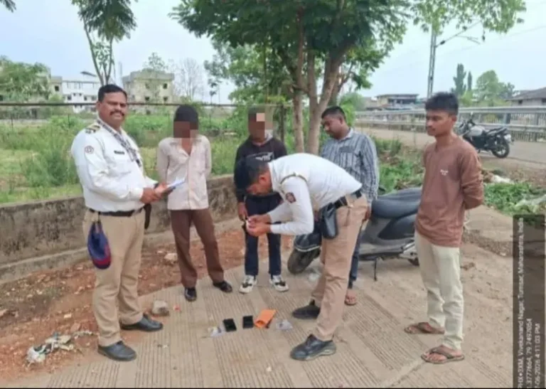 तुमसरमध्ये गांजा ओढणाऱ्या नागपूरच्या दोन तरुणांना पोलिसांनी ठोकल्या बेड्या; १.४० लाखांचा मुद्देमाल जप्त