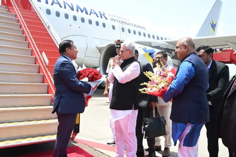 म्यानमारच्या अध्यक्षांसह शिष्टमंडळाचे मुंबईत आगमन म्यानमारच्या अध्यक्षांसह शिष्टमंडळाचे मुंबईत आगमन